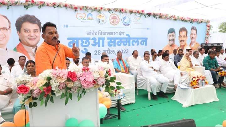 इंदौर जिले के मछली पालकों को आधुनिक एवं उन्नत तकनीक से जोड़ने के लिये दो करोड़ रूपये के साधन एवं सुविधाएं उपलब्ध कराई गई